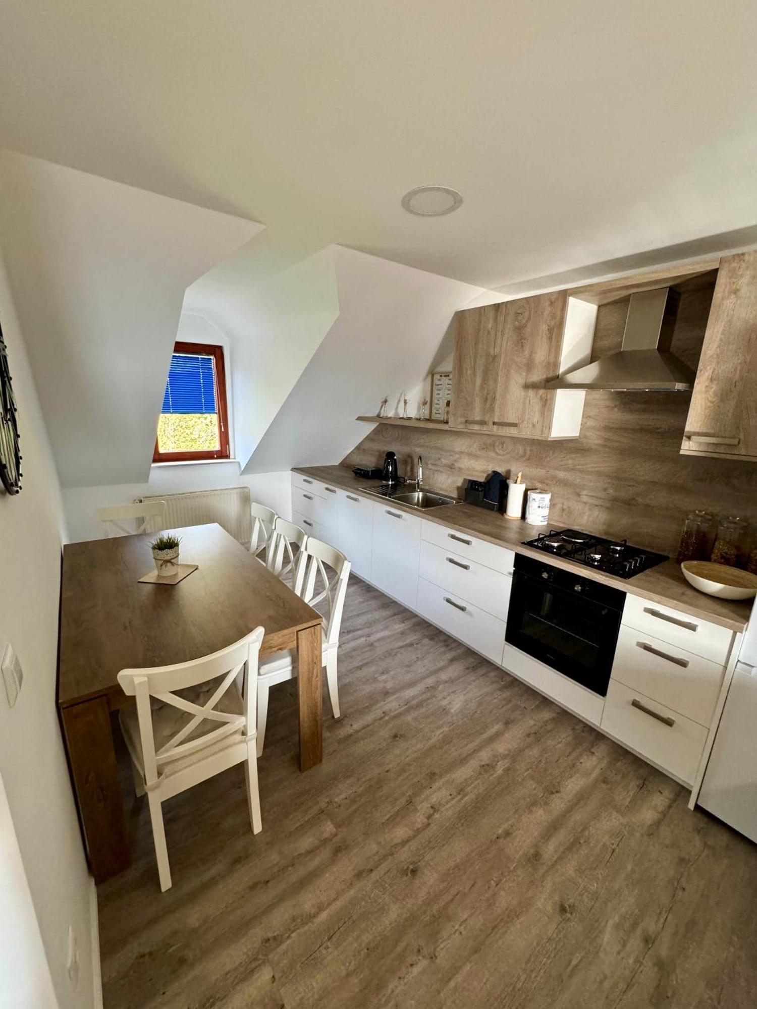 Sunny Oak Estate Lägenhet Mengeš Exteriör bild